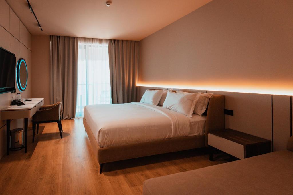Royal-G Deluxe Hotel — Hotel rooms in Golem, Tirane