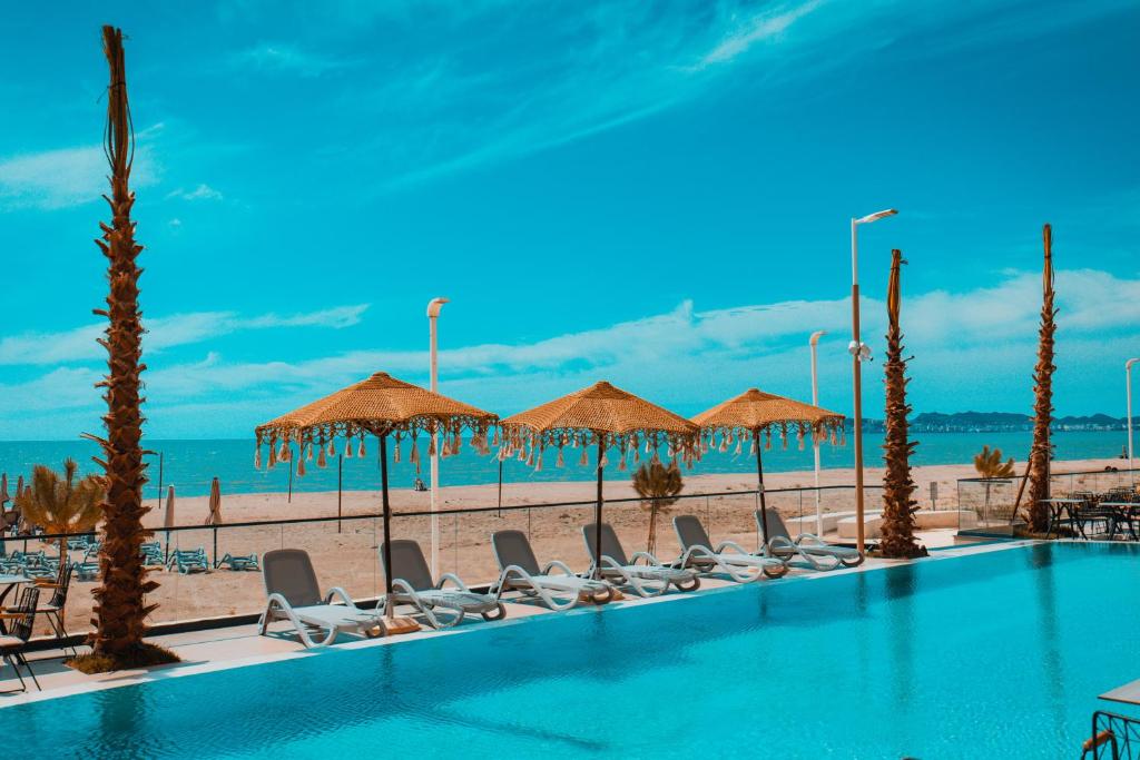 Royal-G Deluxe Hotel — Swimming pool in Golem, Tirane