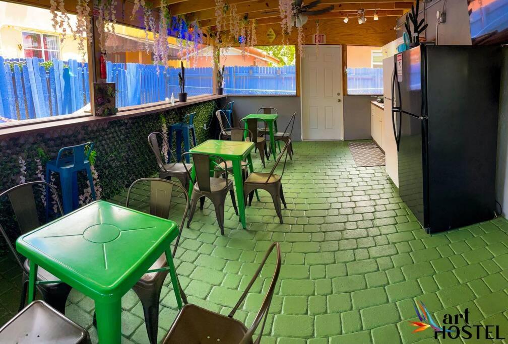 Kitchen, Summer Gardens in Miami (FL)