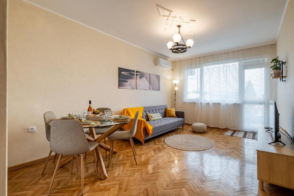 Bella 2BR Apartment, Varna