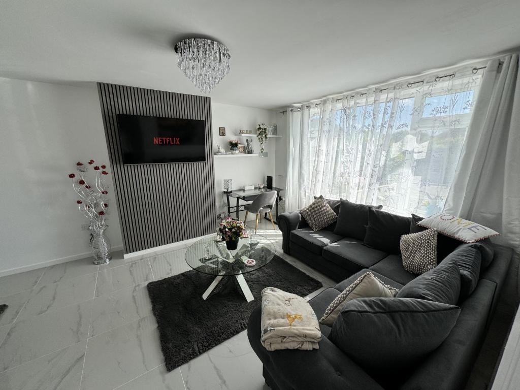 Modern 3-Bed Hideaway Near Westgate With Parking, Canterbury