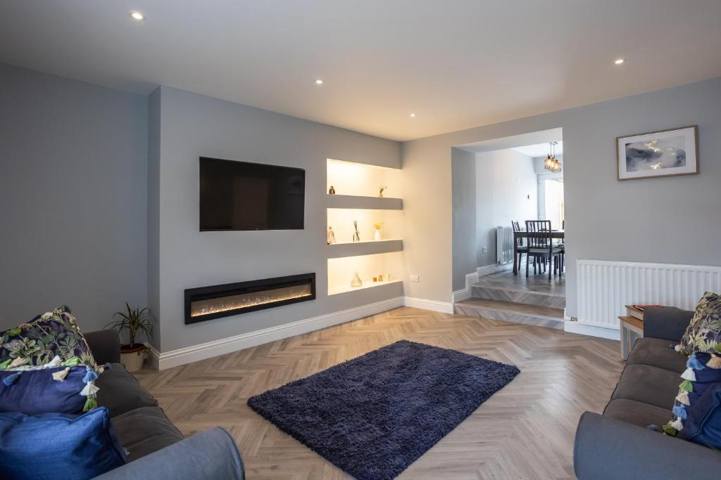 Huckleberry House, Lowick