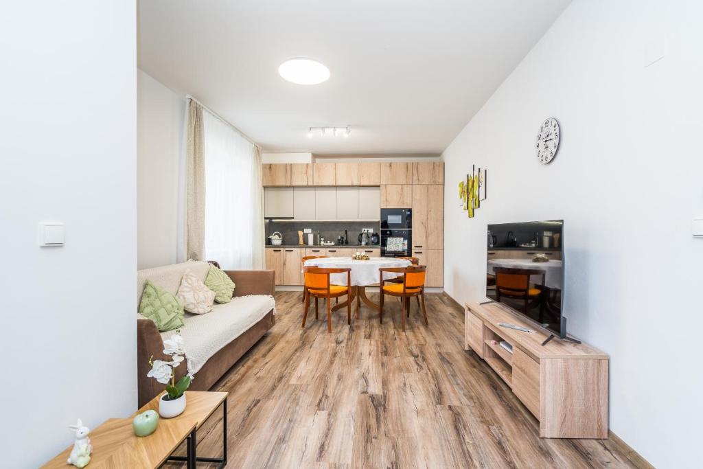 Perla Hradce 103, Hradec Králové