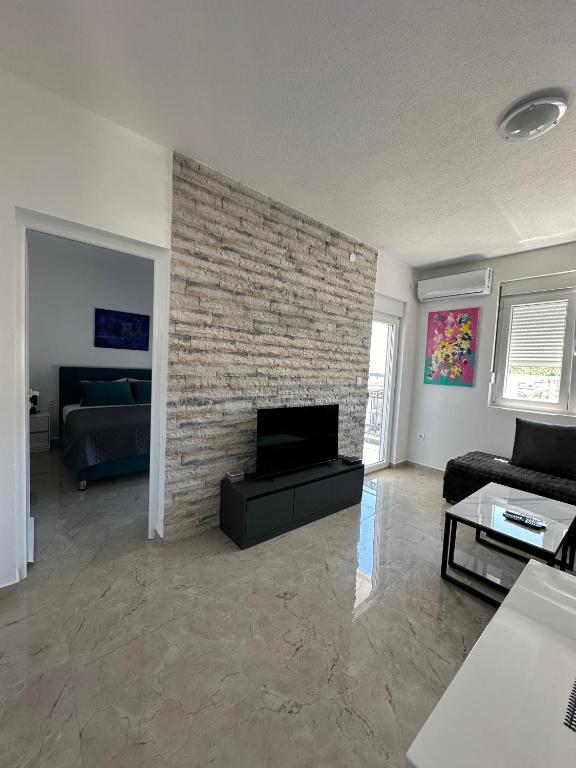 D&D I apartments, Sutomore