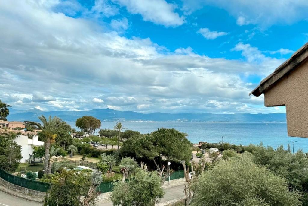 Charming 37 m nest near the sea, Ajaccio