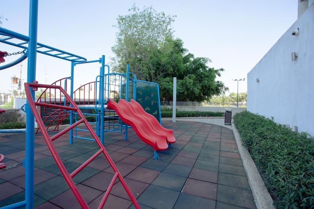Spacious 3 bedroom apartment with cool amenities - 2