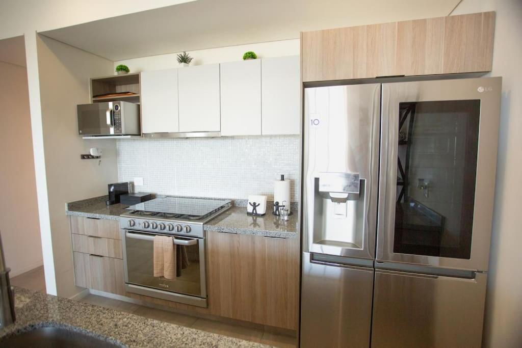 Spacious 3 bedroom apartment with cool amenities - 4