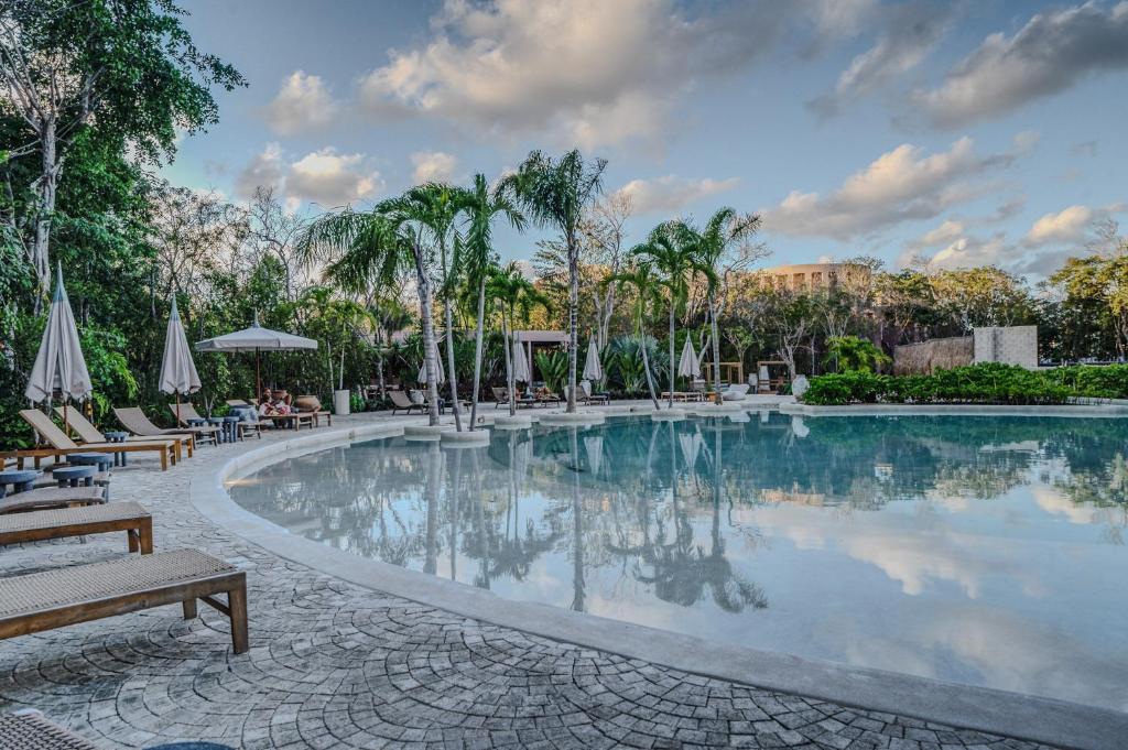 Heavenly 3BR PH w Private Pool, Gym, Yoga Class - 5