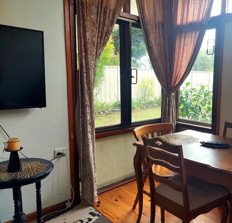 Front Apartment at the Cottage- 2 bedrooms - Geneva in Kyogle, Kyogle