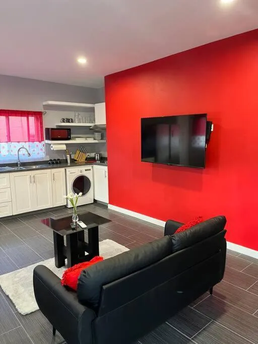 Coconut Creek - Entire Two Bedroom Unit., hotel in Hyde Park