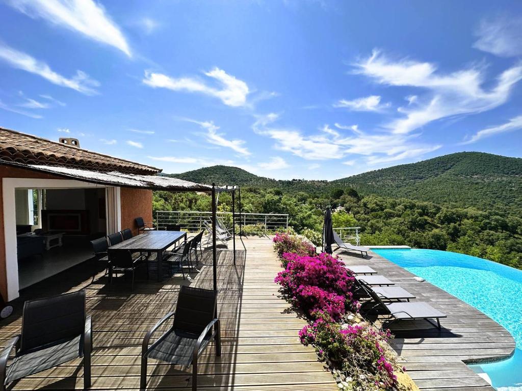 Villa CORAIL privée et climatisée pour 10 personnes avec piscine et superbe vue mer et collines à La Londe-les-Maures - 3