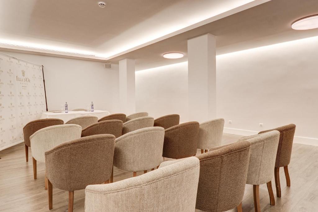 Hotel Illa d'Or & Club Apts 4* Sup — Restaurant & bars in Puerto Pollensa, Balearic Islands