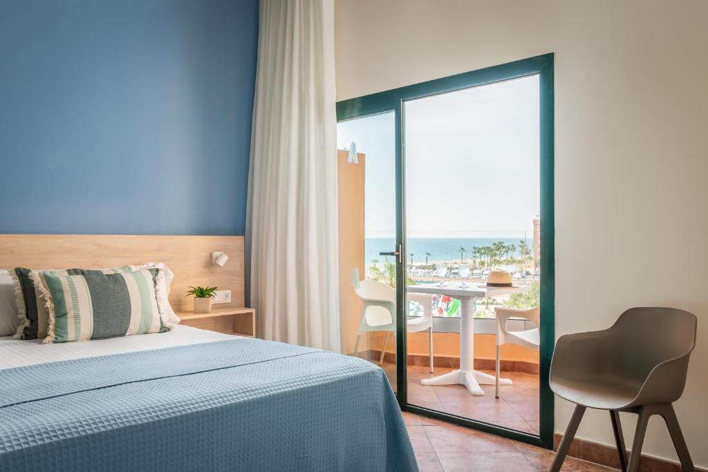 ALEGRIA Colonial Mar Aquafun — Hotel rooms in Roquetas de Mar, Andalusia