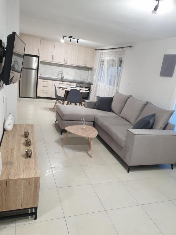 Emerald Apartment, Limenas