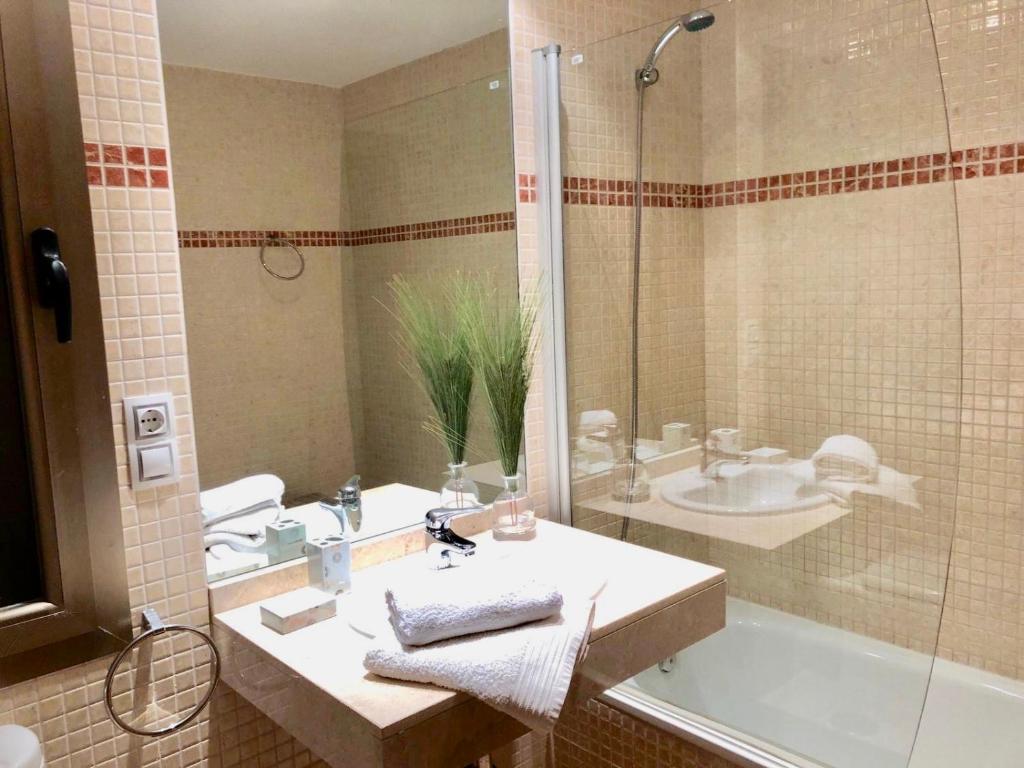 Villa Stylish Host, Heated pool & high speed wifi - 3