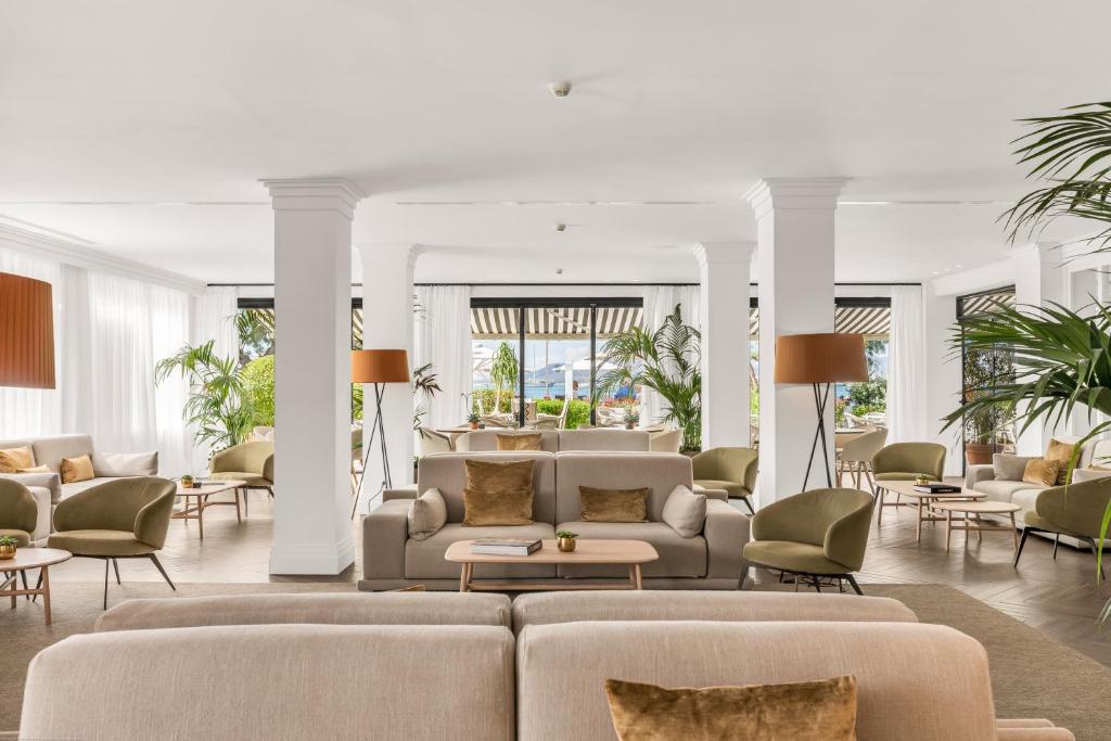 Hotel Illa d'Or & Club Apts 4* Sup — Hotel building in Puerto Pollensa, Balearic Islands