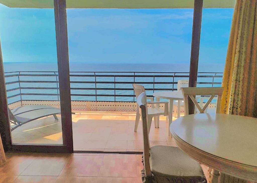 Mediterraneo 1007 Fabulous One Bedroom Apartment with Sea View - 5
