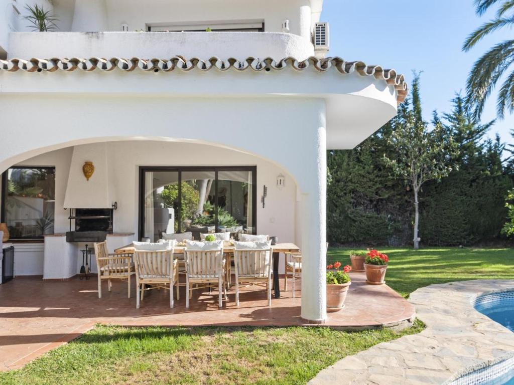 Villa Byron, private pool, walking distance to Puerto Banus - 3