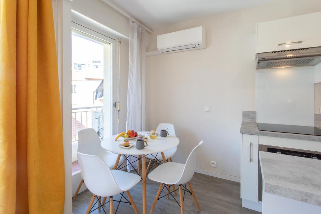 Studio Antibes 5min Train Station & Sea - AC & Balcony - 5
