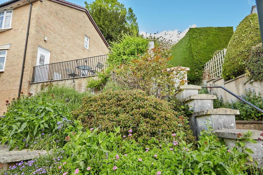 Premium Central Stroud Apartment photo 8