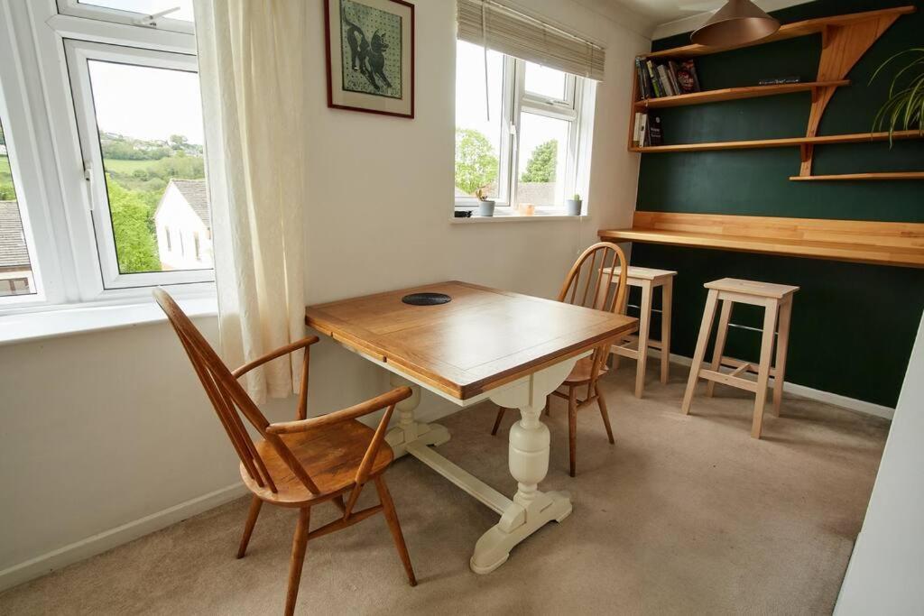 Premium Central Stroud Apartment photo 6