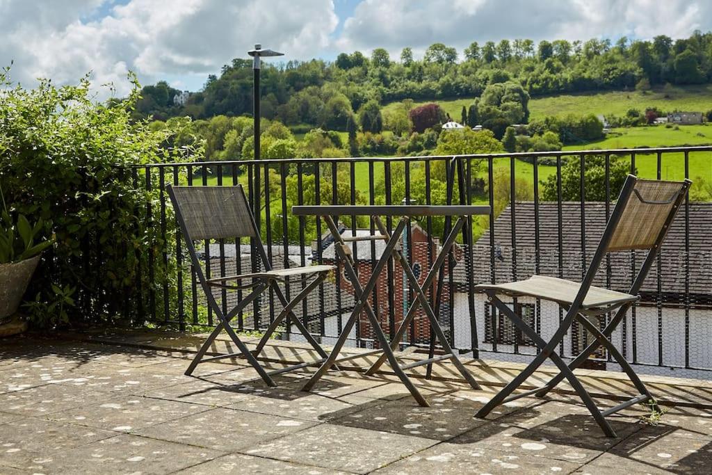 Premium Central Stroud Apartment photo 7