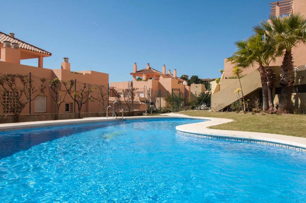 LUXURY ESCAPE - 3BR PENTHOUSE, Breathtaking Views, Pool, in the heart of Costa del Sol! - 2
