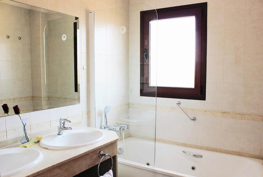 Apartamentos Albir Confort - Avenida 1 dorm - 2