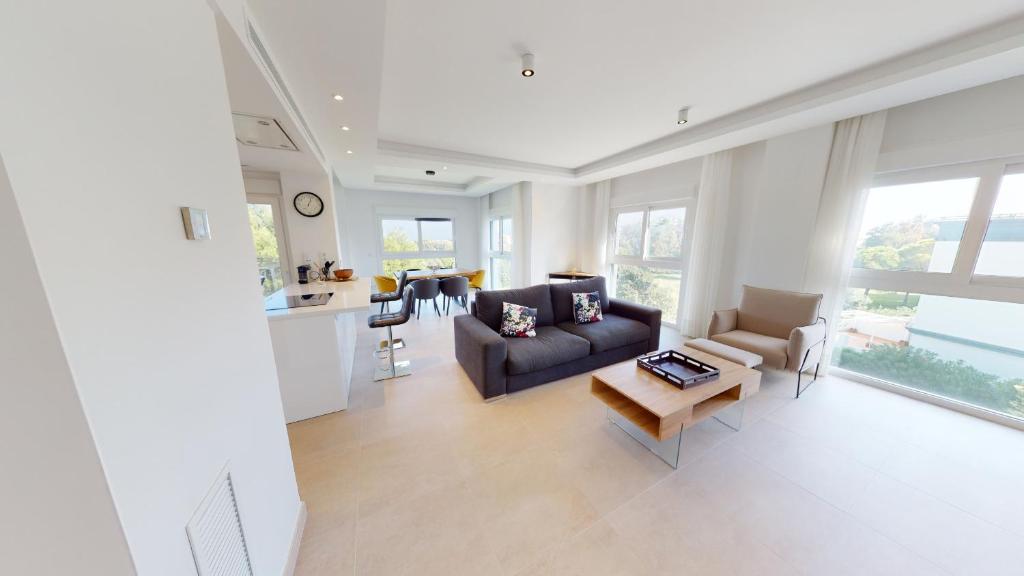 Kalmia by ON Travel, Oliva