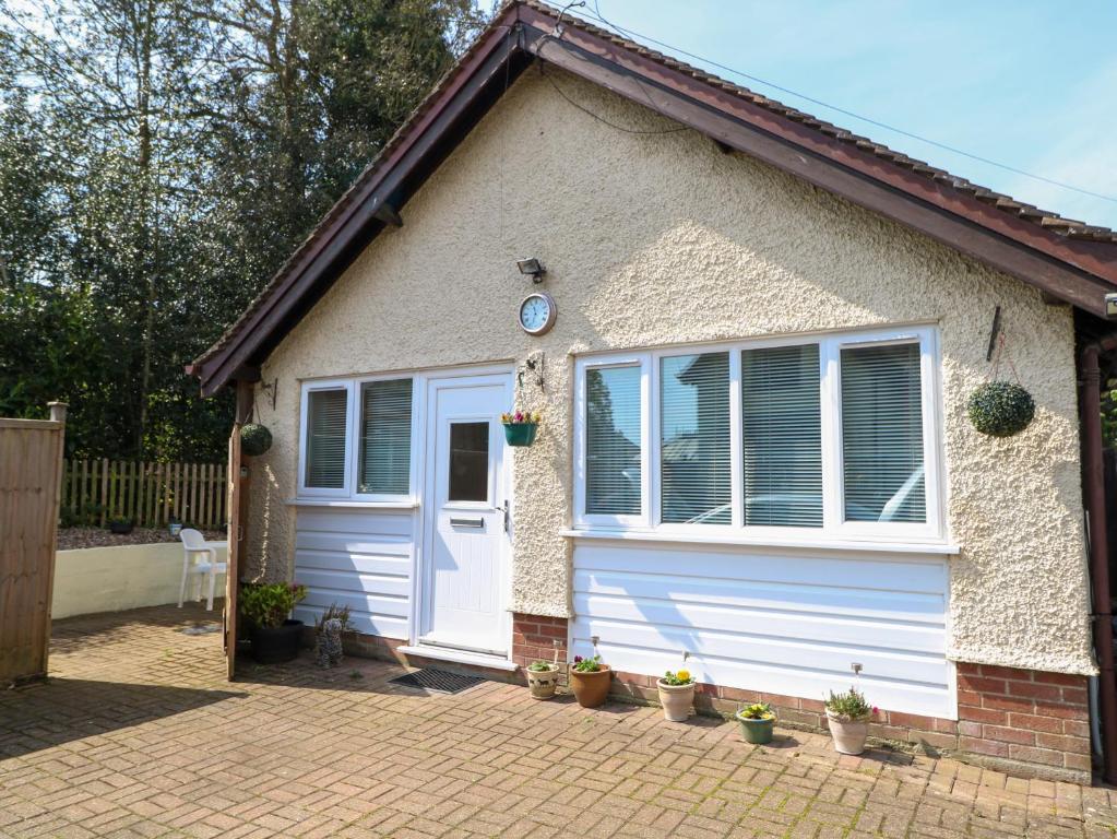 Paws-A-While, Norwich