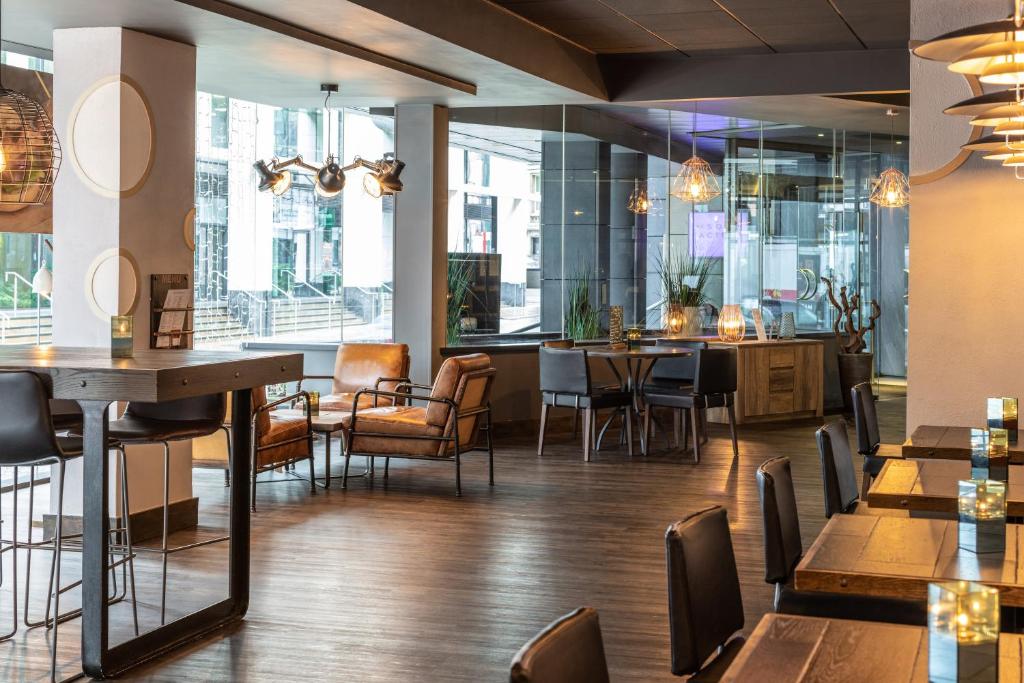 โฮเต็ล โนวอทเอลลีดส์ เซ็นเตอร์ (Novotel Leeds Centre Hotel)
