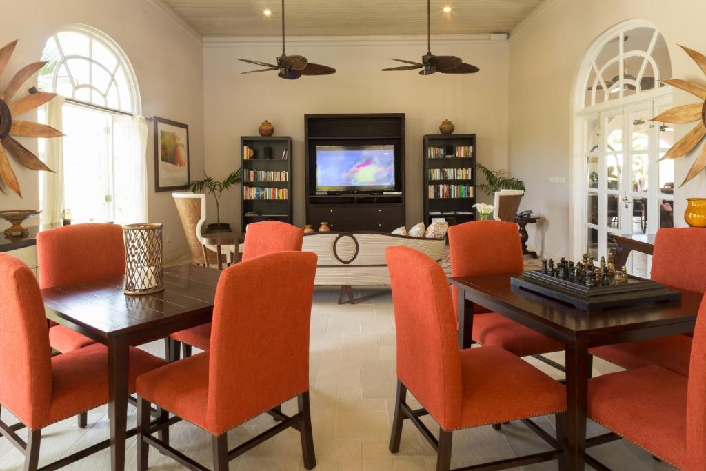 Shared lounge/TV area