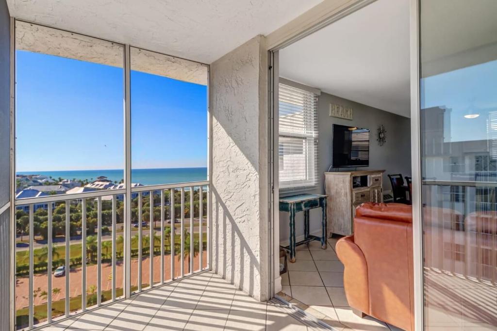 Penthouse Views - Steps From the Shore 2001, Bonita Springs
