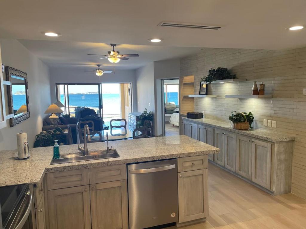 Princesa A101 Fresh Remodel, Directly on the Beach - 3