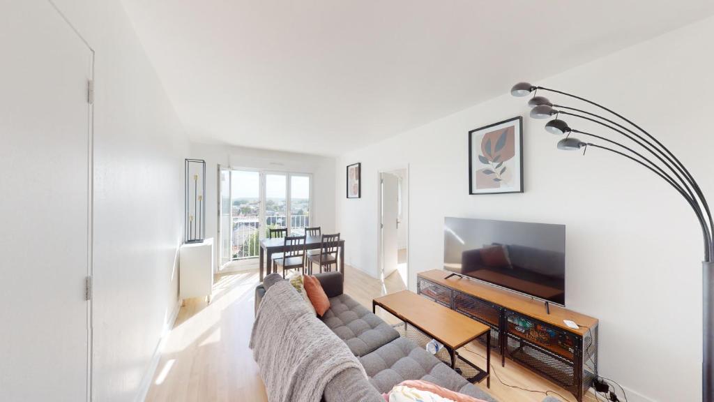Top Floor Apartment with Monument Views - 3