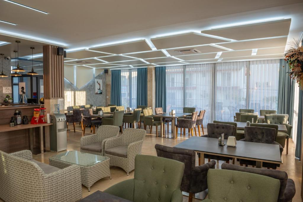 Premium Berlin with Pool - 4