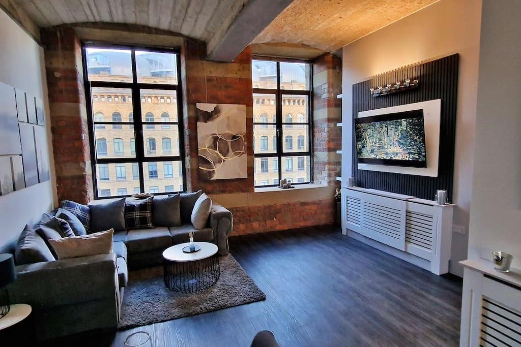 Modern 1 Bed Apartment With Secure Gated Parking, Bradford