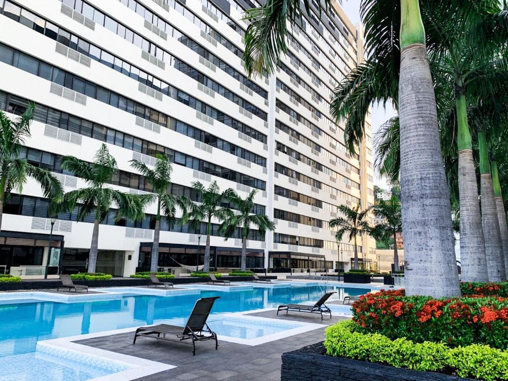 Penthouse en piso alto con vista al río, Guayaquil + PARQUEO - 2