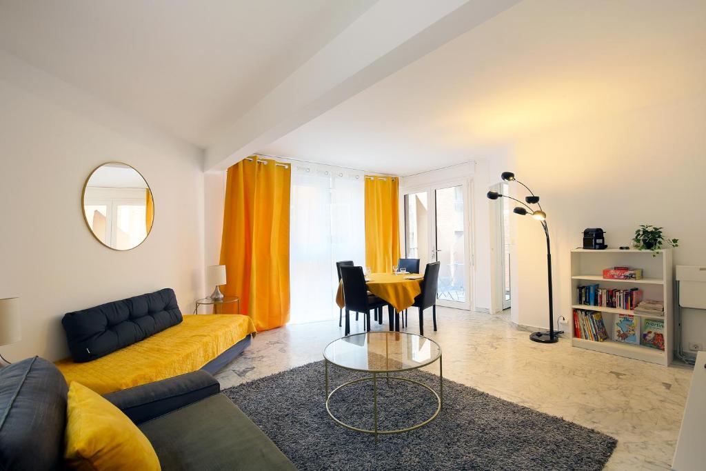 Le jaune Place Saint Georges 100m Parking Terrasse - 2