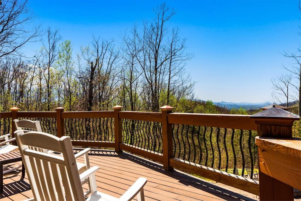 Cherokee - Lodge w - MtnViews- October Deals-HotTub-Fire Pit-GameRm, Gatlinburg