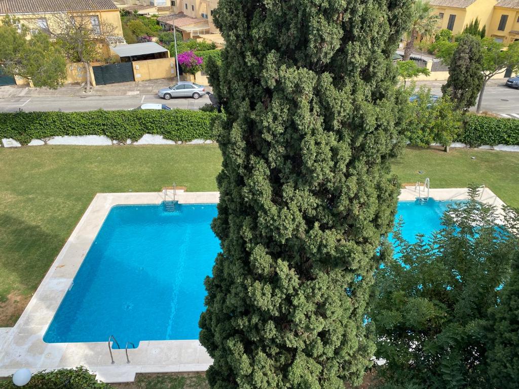 Piso muy moderno para 4 personas y una cuna a 7 min caminando a la playa, con aire, balcón con vistas y 2 piscinas - 2