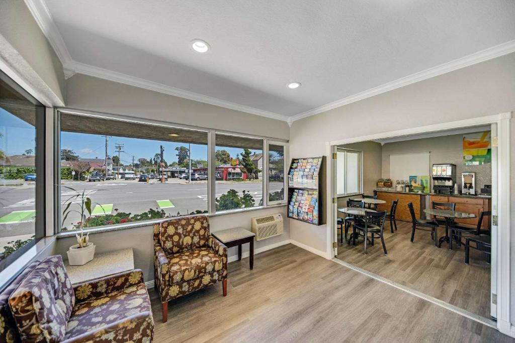 Quality Inn Santa Cruz Downtown Area フロント・ロビー