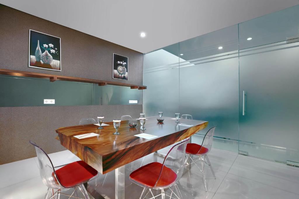 Facilities, Hotel Neo Gubeng - Surabaya by ASTON in Surabaya