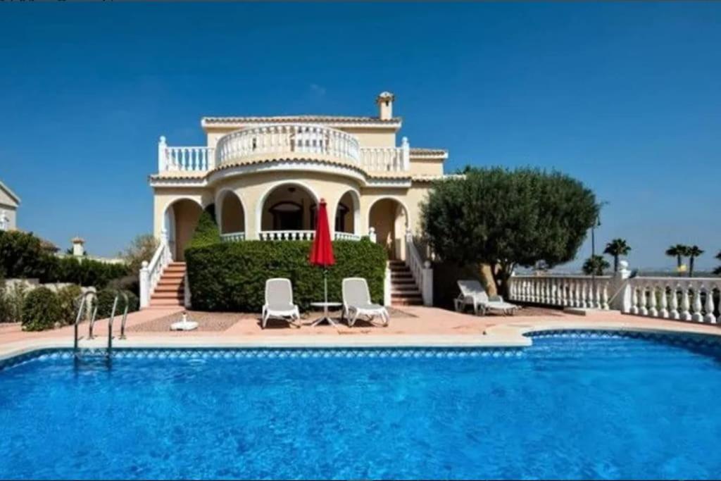 Maison type villa 4 façades 4 bedrooms - 1