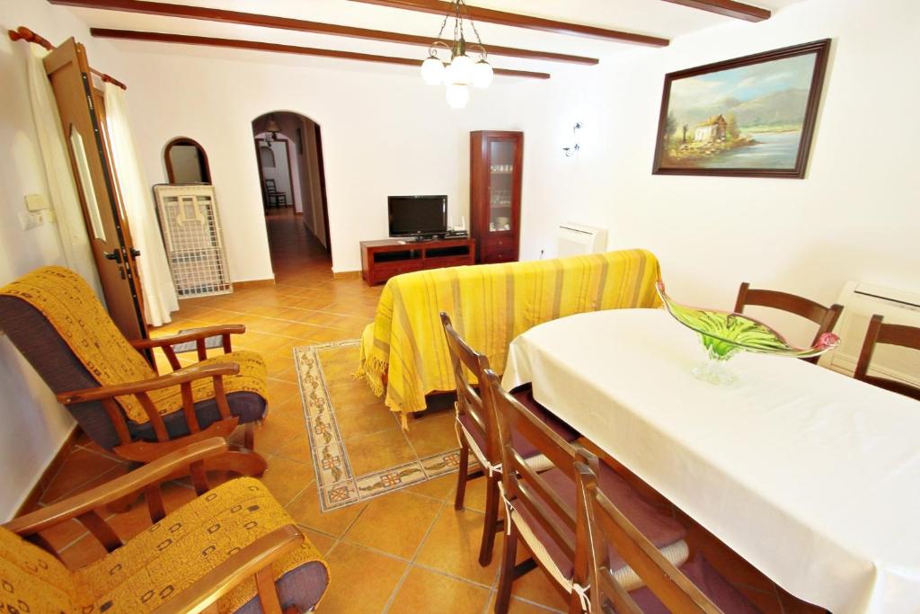 Bahia - spacious family villa with private pool in Moraira - 2