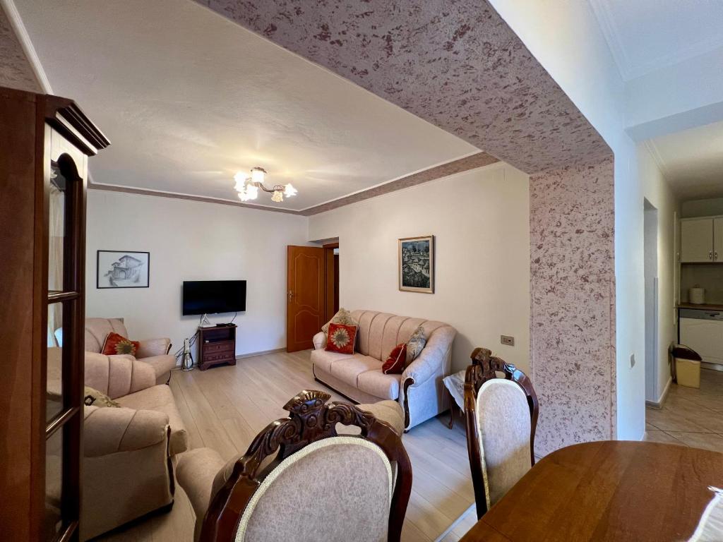 Serenity, Gjirokastër