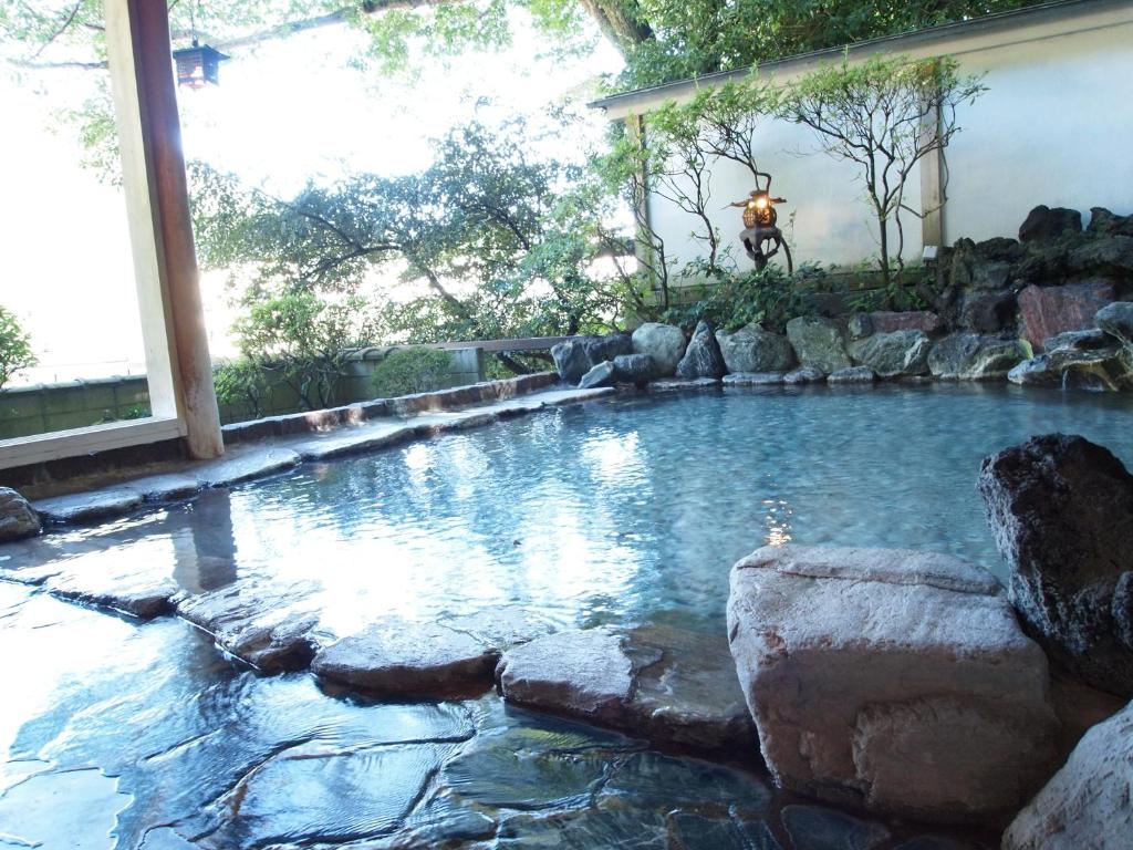 Hot spring bath