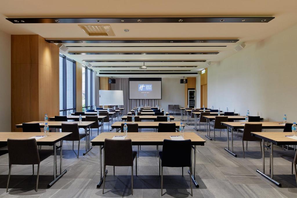 会議室 / ダンスホール