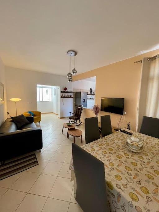 Modern Apartment by Streladuh, Praia