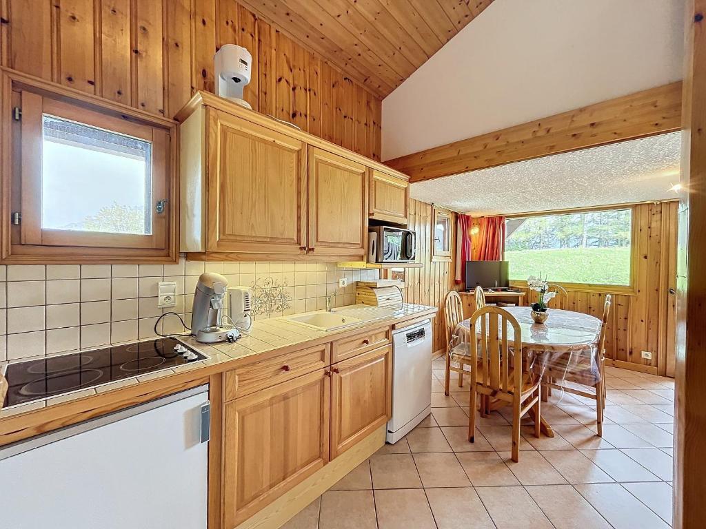 Charmant 4 pièces avec terrasse face Mont Blanc, proche téléski, village et garage sécurisé - 1